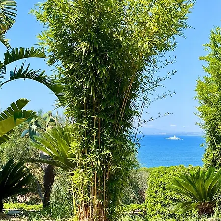 Praiamea - House With Sea View * Le Castella (Calabria)